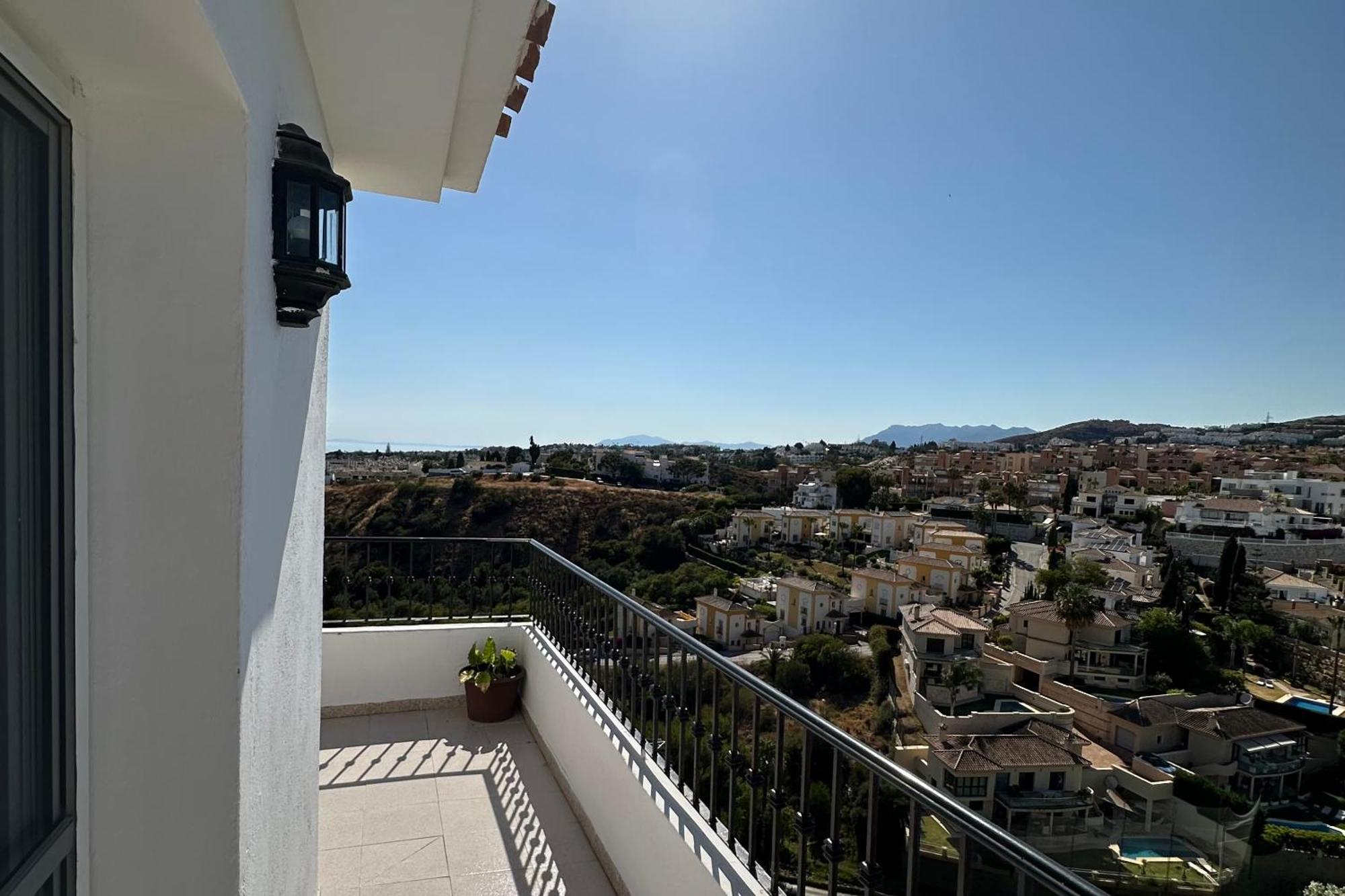 شقة Luminoso Atico Duplex Con Vistas Al Mar مالقة المظهر الخارجي الصورة